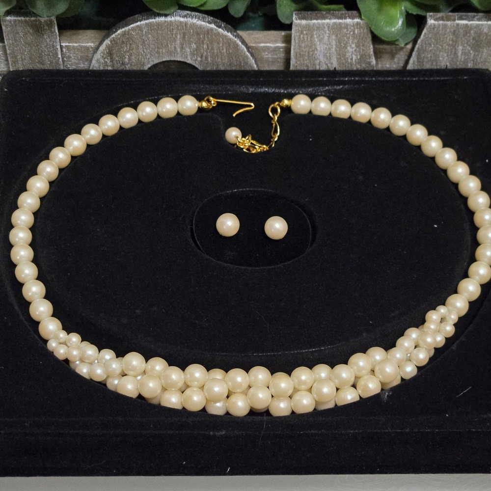 Avon Jewelry Set Cream Faux Pearl Necklace and Earrings Vintage 1993 - Picture 9 of 9